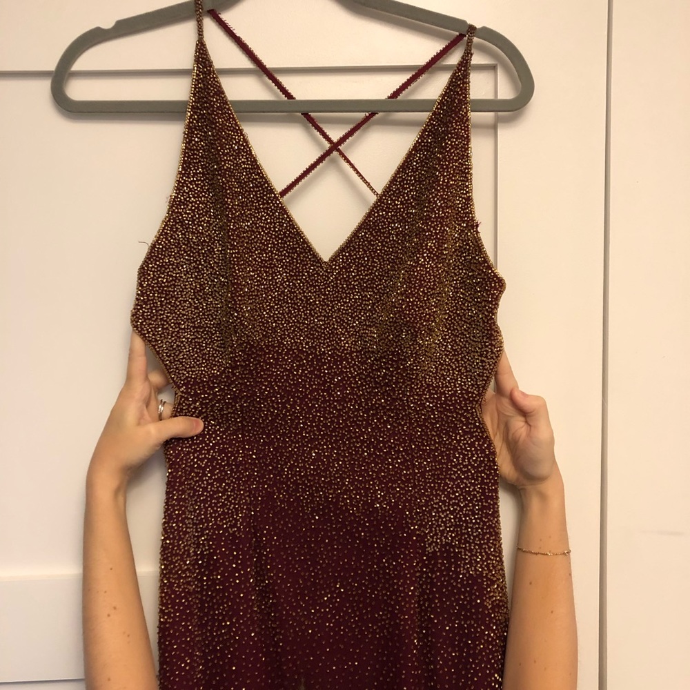 💃🏻 Killer dress w/ cut outs & open back!💃🏻